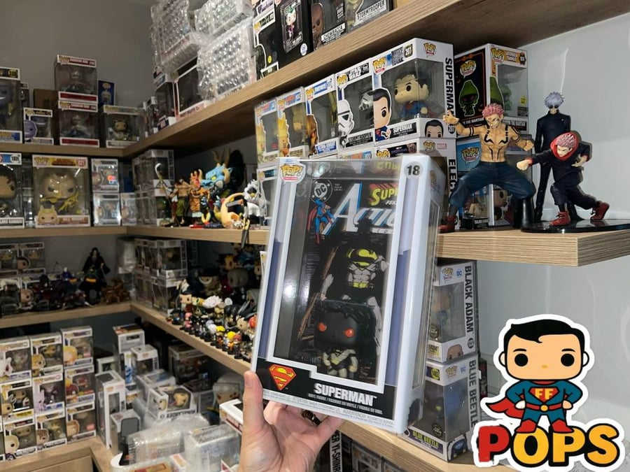 Funko DC Superman 18 Comic Cover فونكو سوبرمان مع خلفية غلاف كوميك