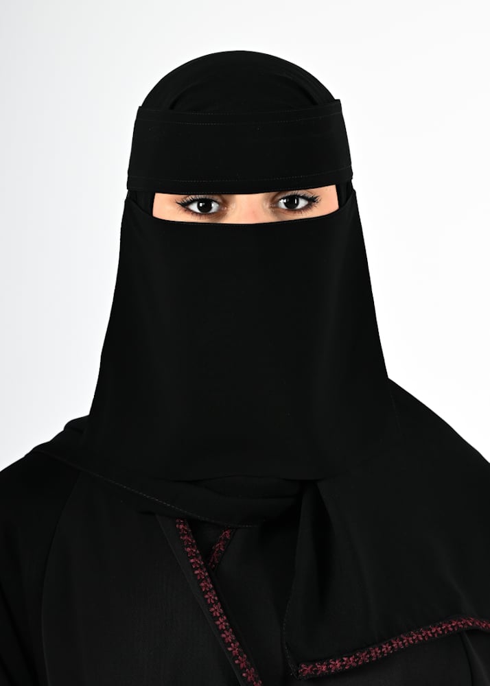 نقاب اسود مقاس قصير بمطاط قصير