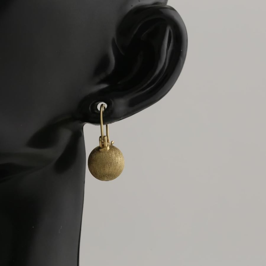 Gold earrings with matte balls - 18 karat