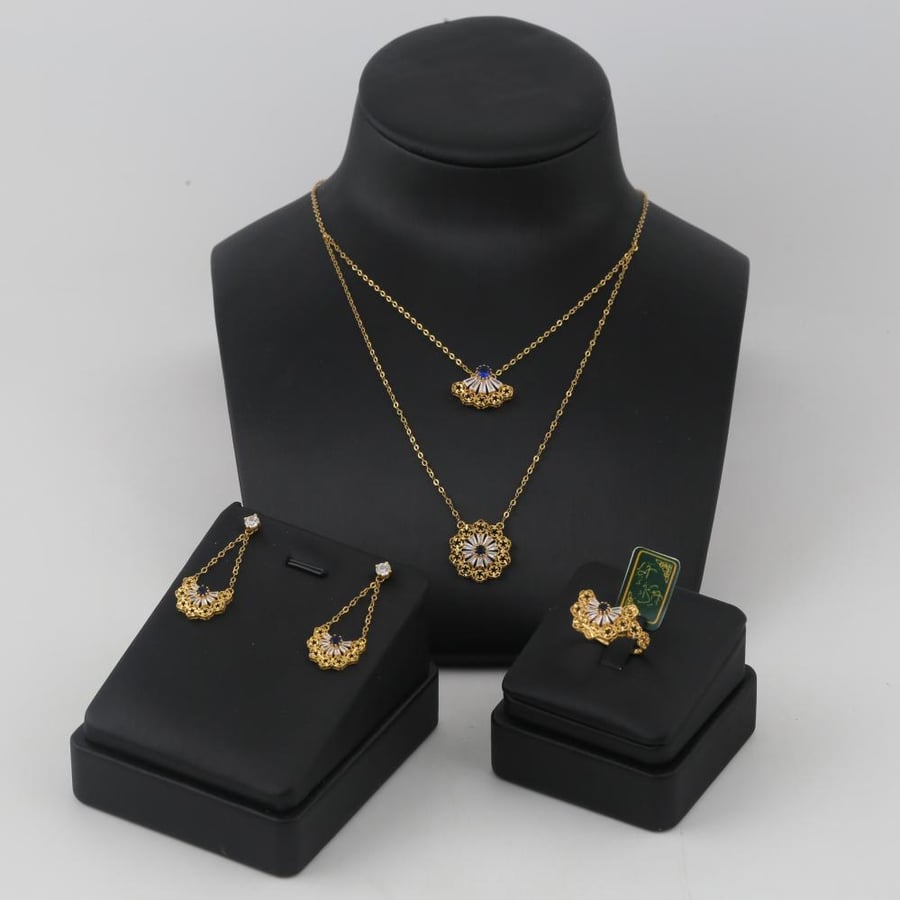Half a gold set, two layers, distinguished, decorated with a crystal design - 21 karat