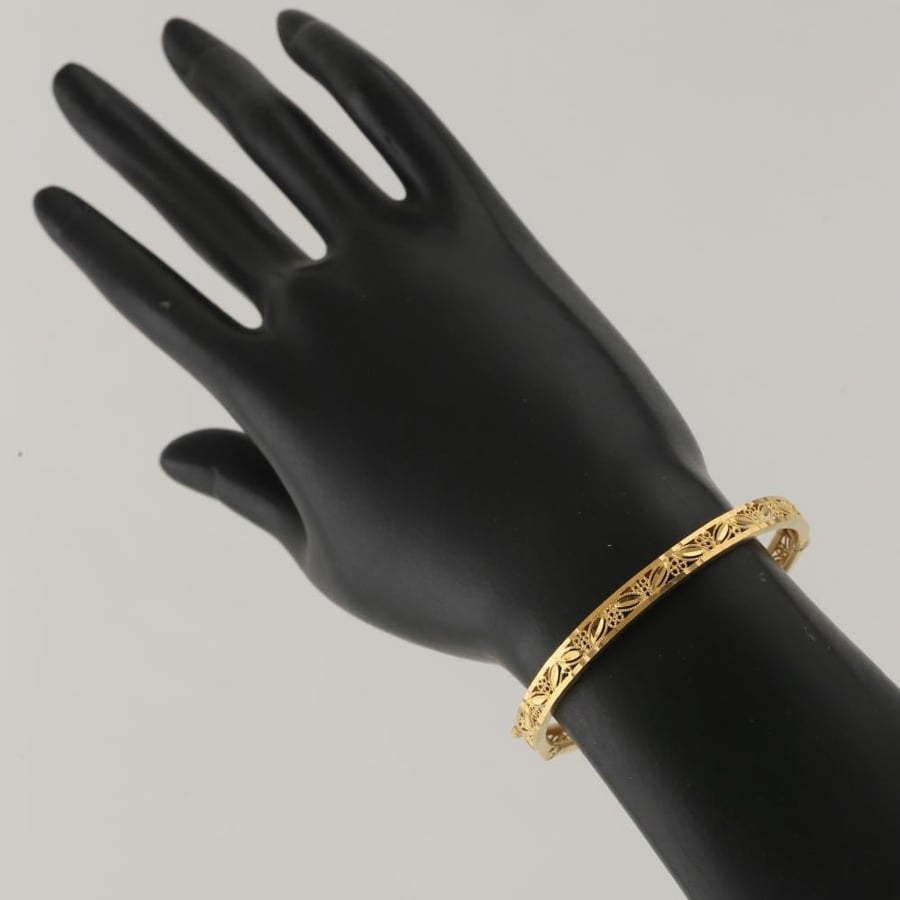 Gold bracelet standing with specific engraved decoration - 21 karat