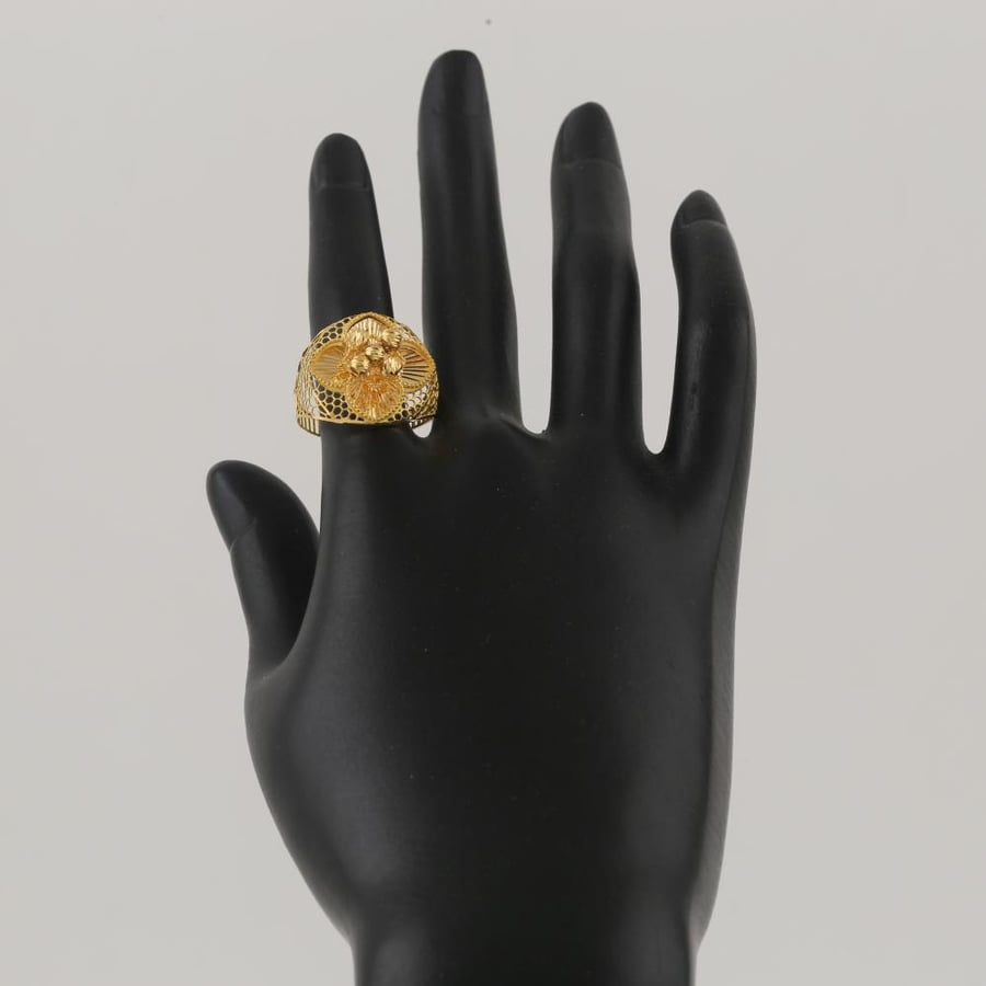 Gold round ring with flower design and laser balls - 21 karat
