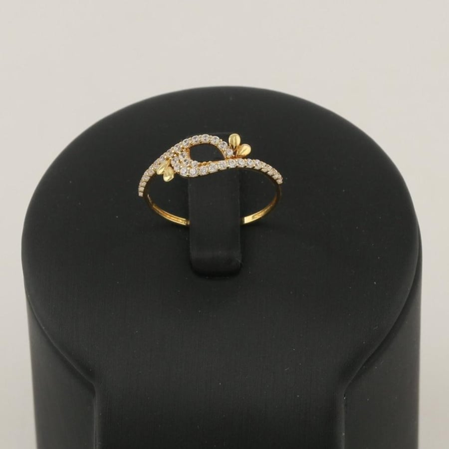 Gold ring with wavy lines design, shiny - 18 karat