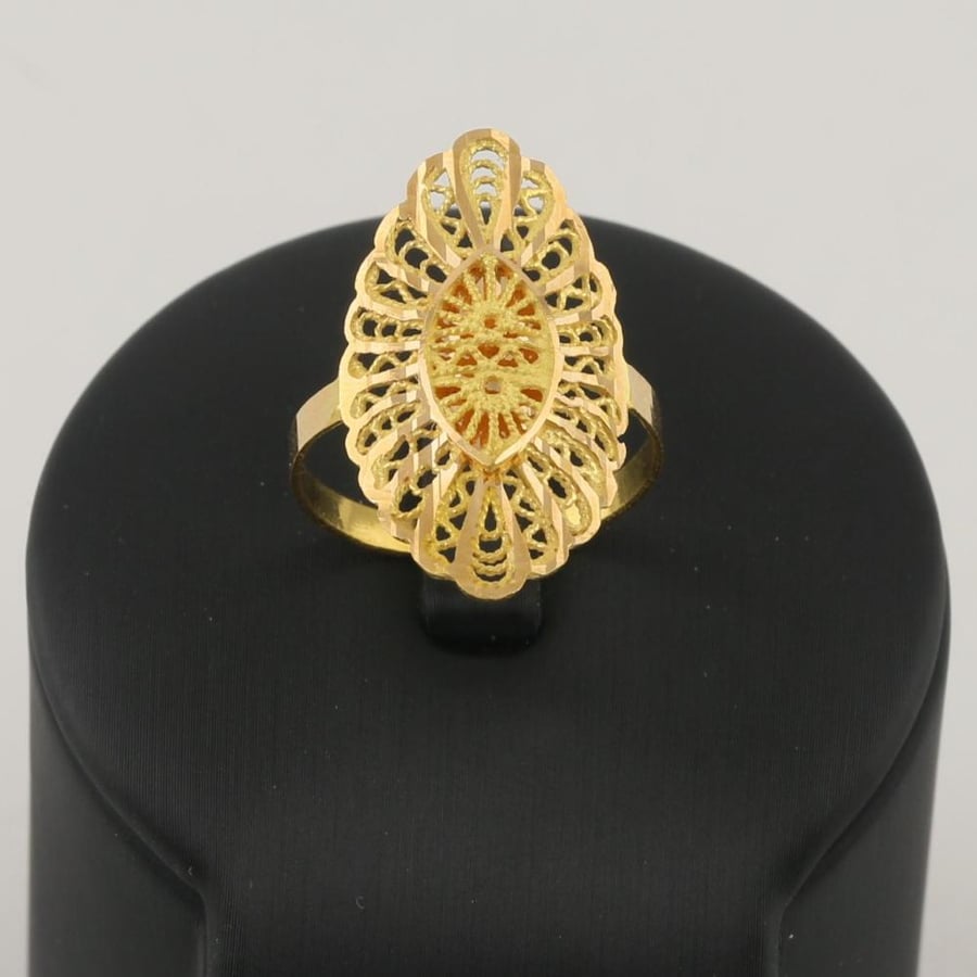 A double distinctive gold ring - 21 karat