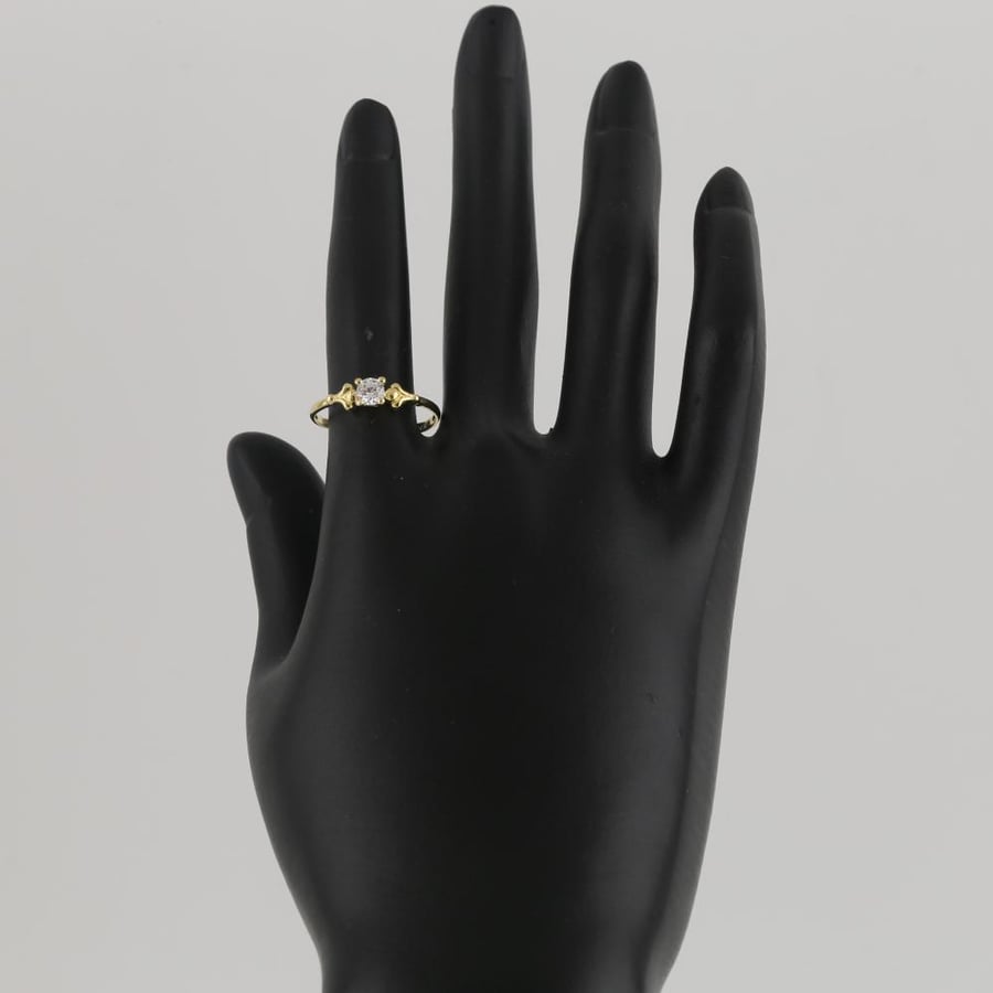 Gold ring with a square brilliant design - 18 karat