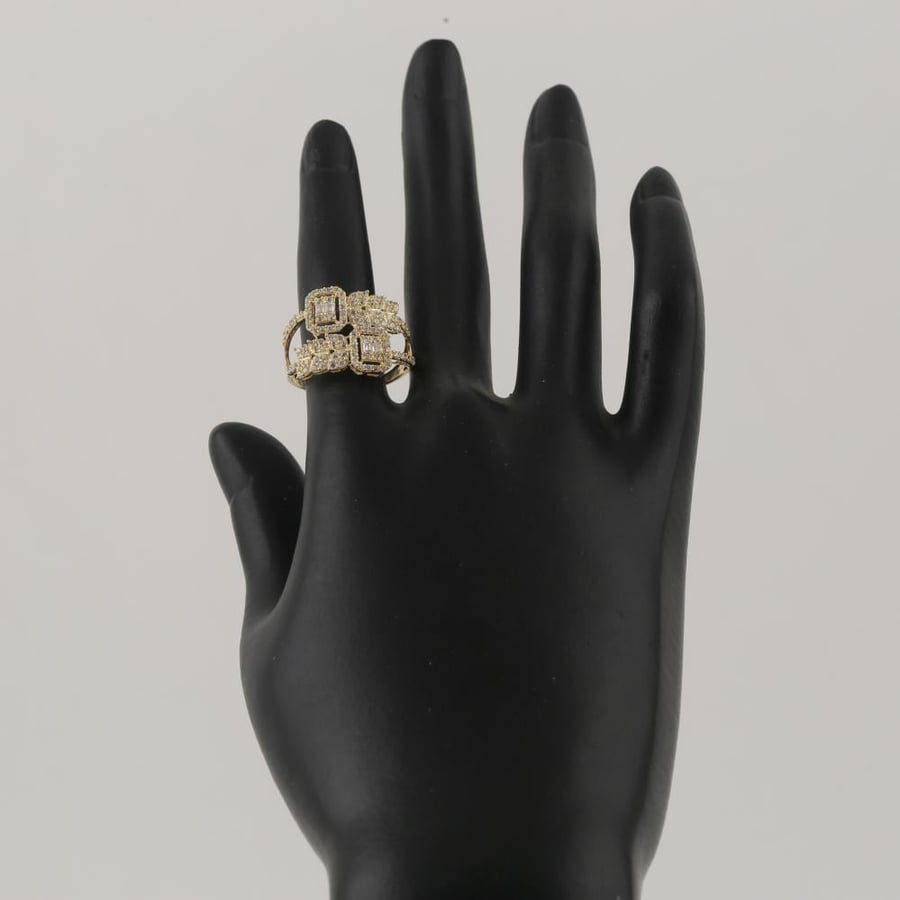 A gold ring wrapped with shiny tear edges - 18 karat