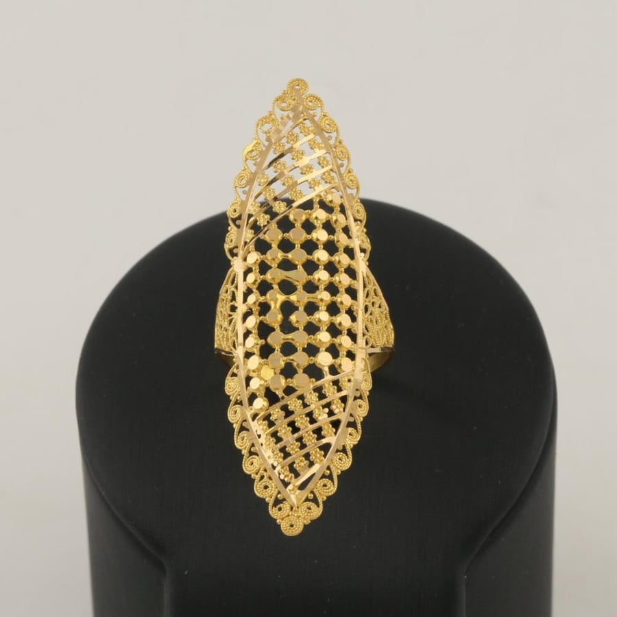 A specific gold ring with double engraving - 21 karat