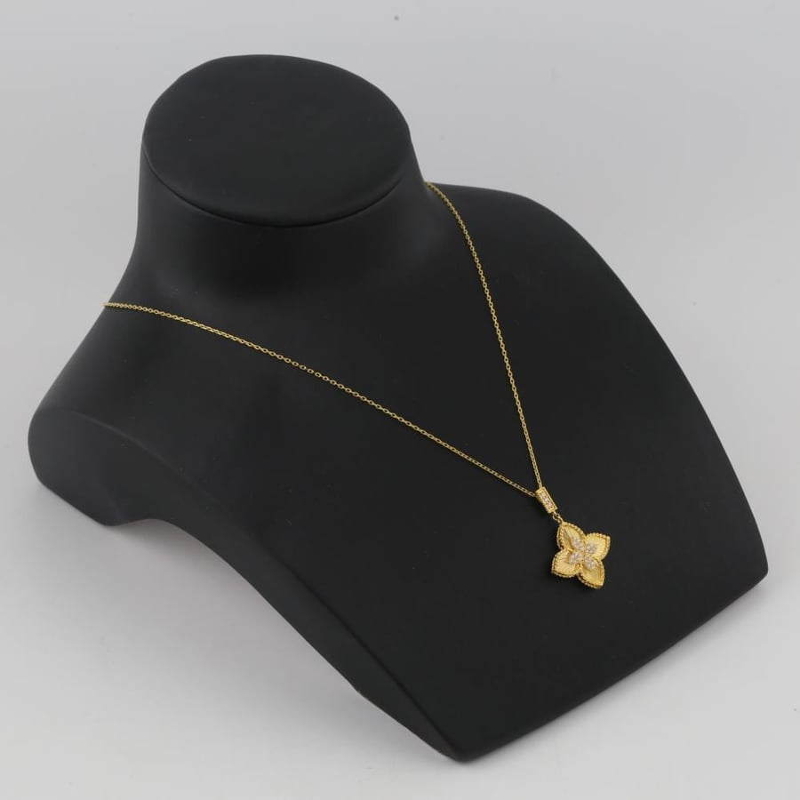 Gold set with wavy shiny flower design - 21 karat