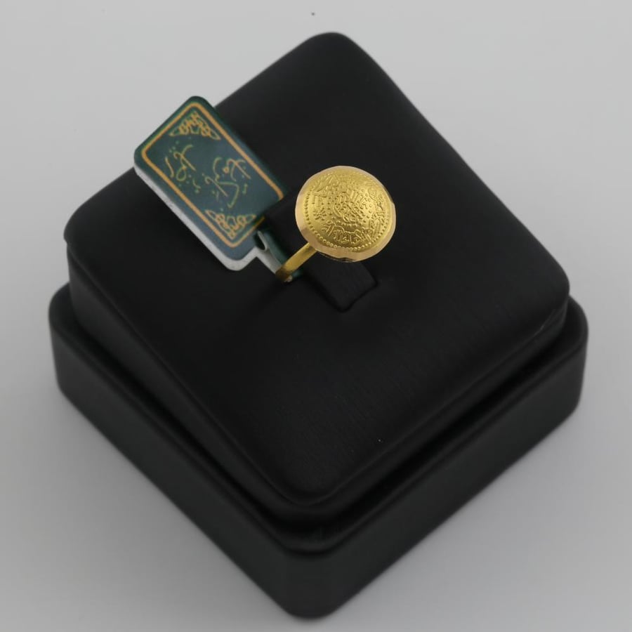 Half a gold set with dome and Kingdom design - 21 karat