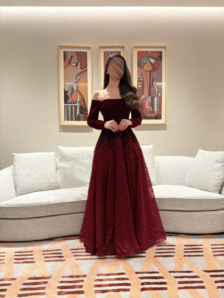 Elegant Off-Shoulder Women's Dress - فستان نسائي أنيق بكتف مكشوف