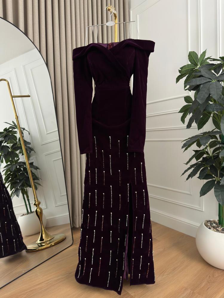 Velvet Slit Maxi Dress فستان ماكسي مخملي بفتحة أنيقة