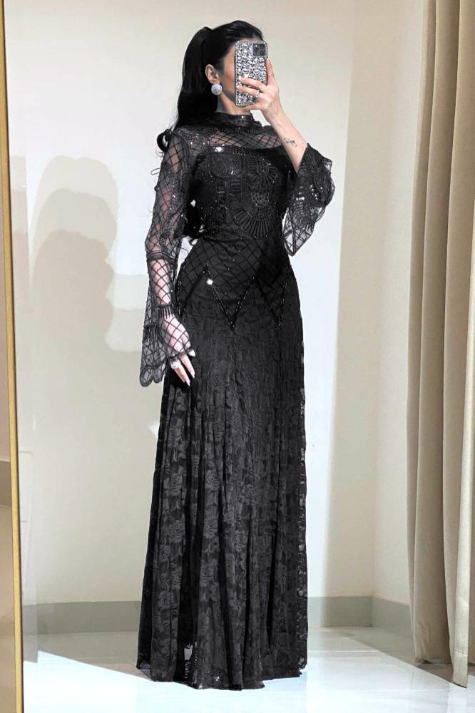 فستان سهره خناقي بأكمام طويلة لون أسود