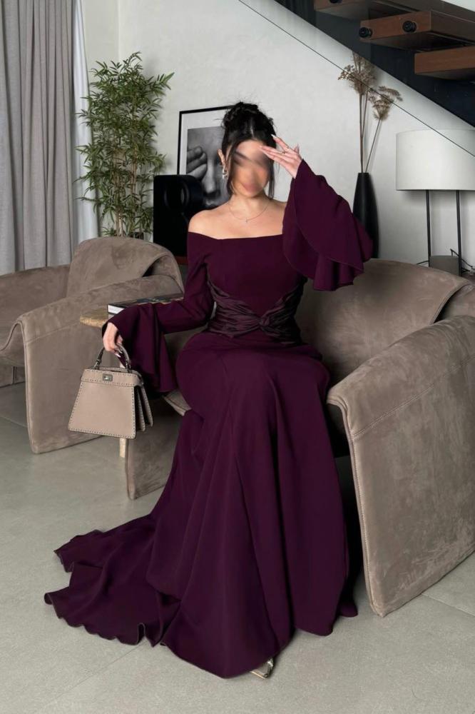 Elegant Women's Off-Shoulder Dress - فستان نسائي أنيق بفتحة رقبة واسعة