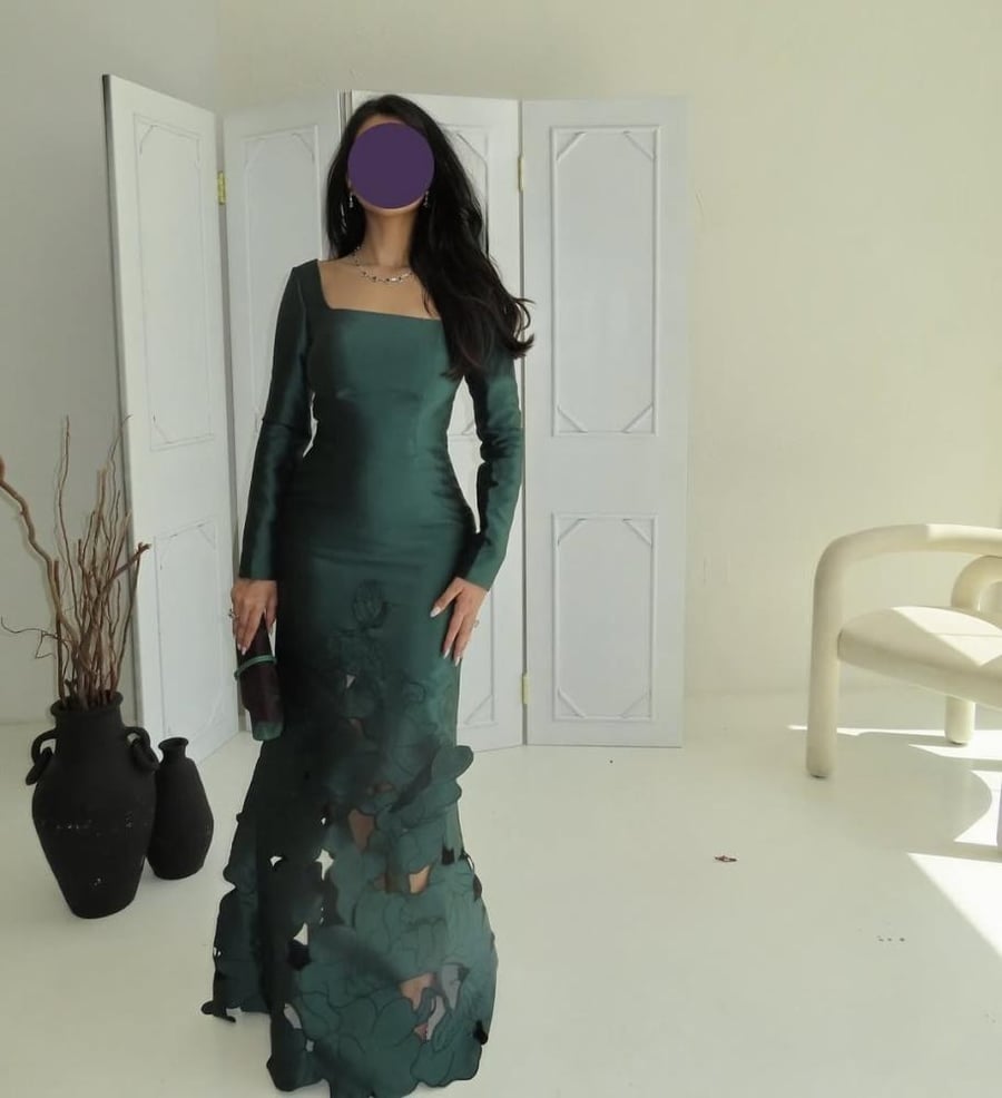 فستان سهرات.