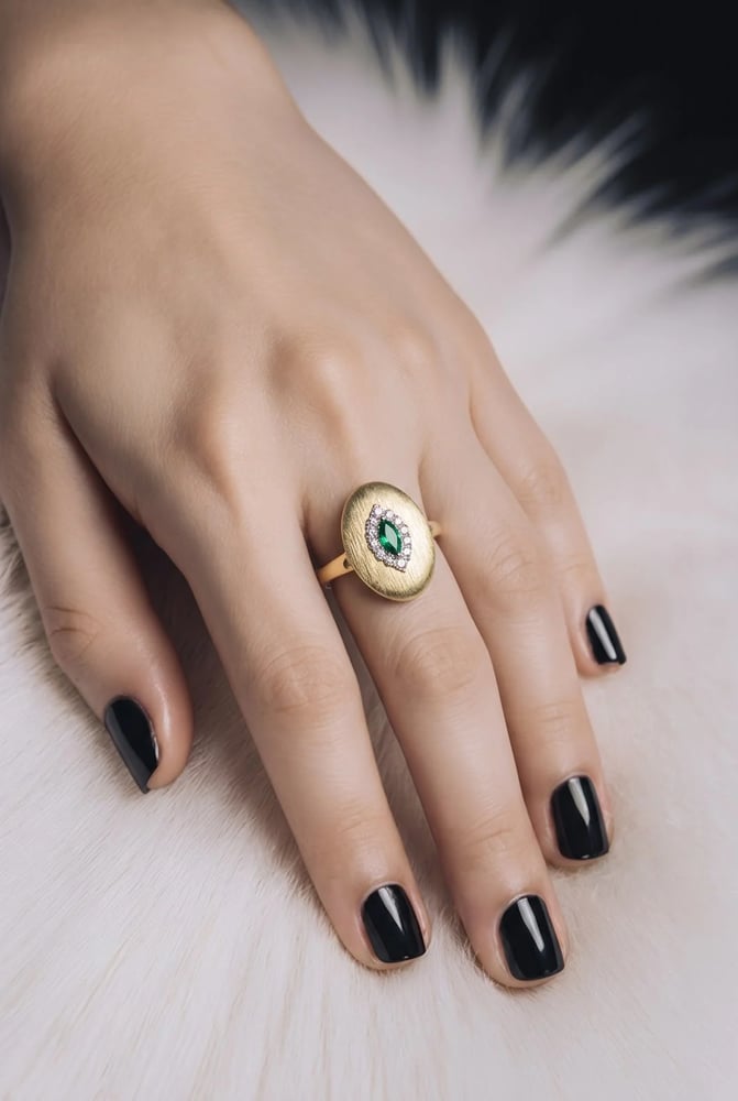 نص طقم ذهب تصميم المطفي مع الزمرد18k