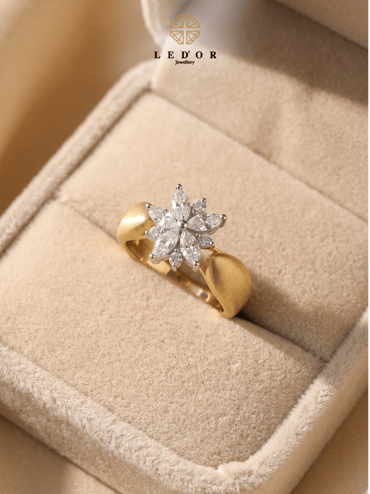 خاتم ذهب مطفي مع تصميم الماس18k