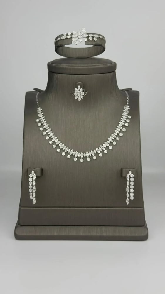 طقم ذهب تصميم الماس 18k