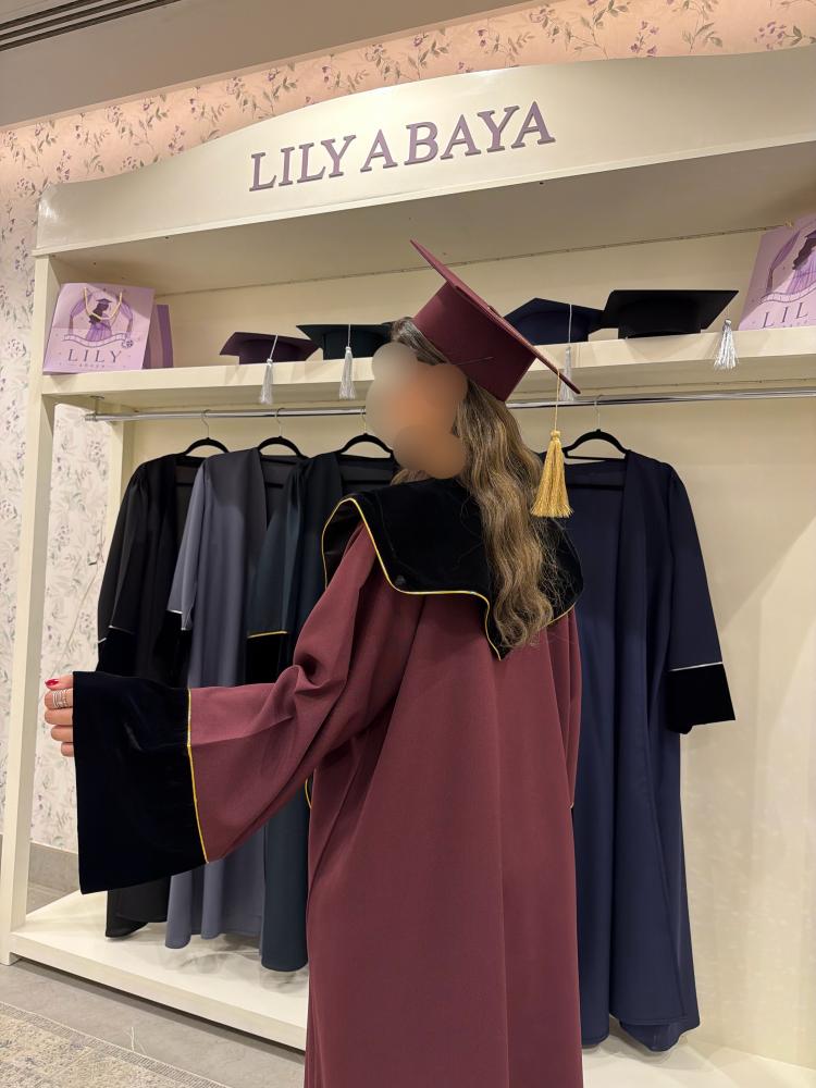قبعة تخرج لون برقندي
