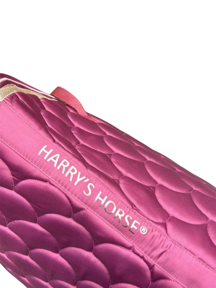 لبادة HARRY'S HORSE احمر عرض التيك توك