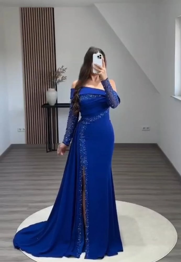 فستان سهرة أزرق كريب و اكمام تل مطرزة طويل للمناسبات والأعراس متجر مولين