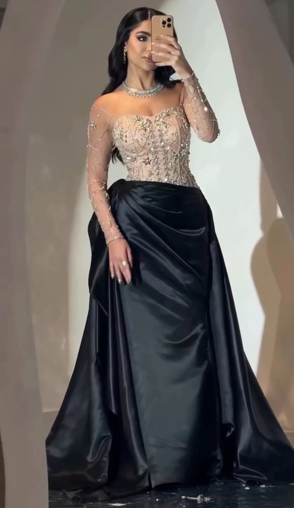 فستان اسود مع بيج