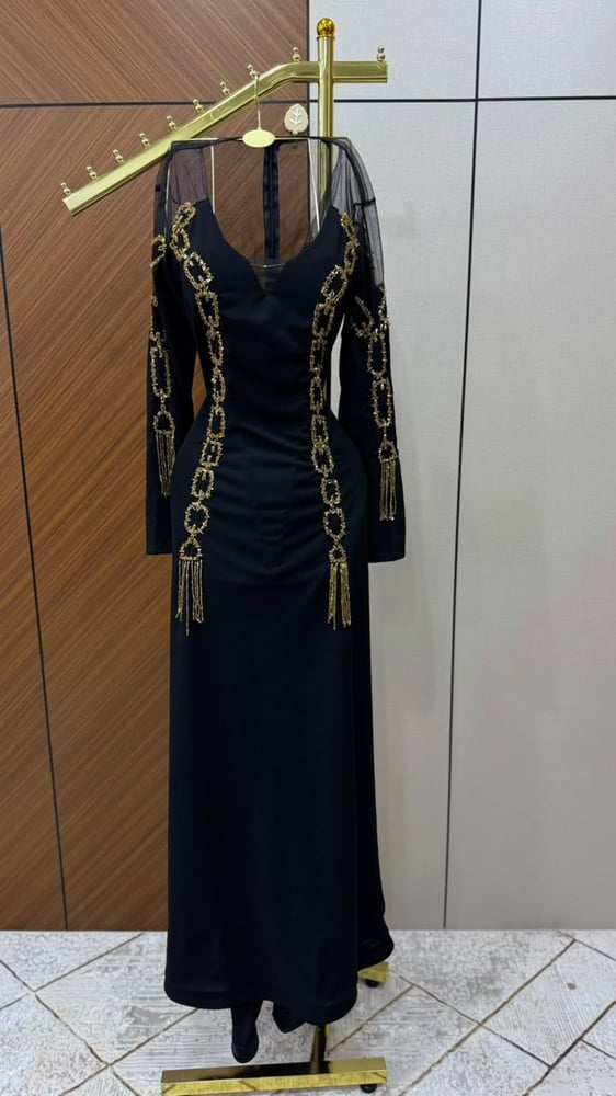 فستان سهرة أسود كريب استرتش مطرز  طويل للمناسبات والأعراس متجر مولين