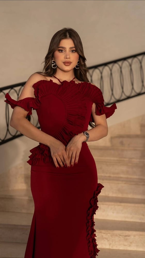 فستان سهرة أنيق من متجر مولين عنابي