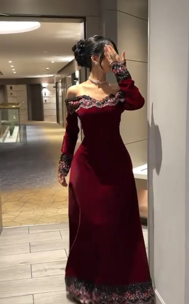 فستان سهرة أسود جوخ و كلفه طويل للمناسبات والأعراس متجر مولين