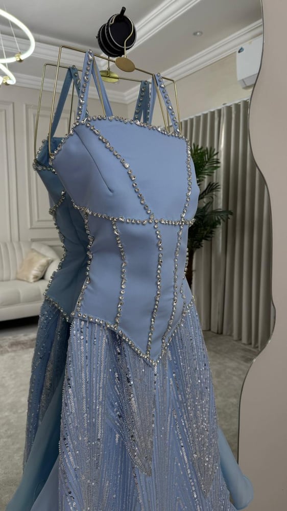 فستان سهره بني وسماوي