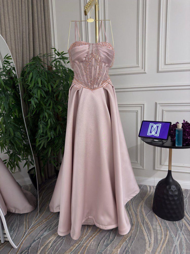 Evening dress in flesh color