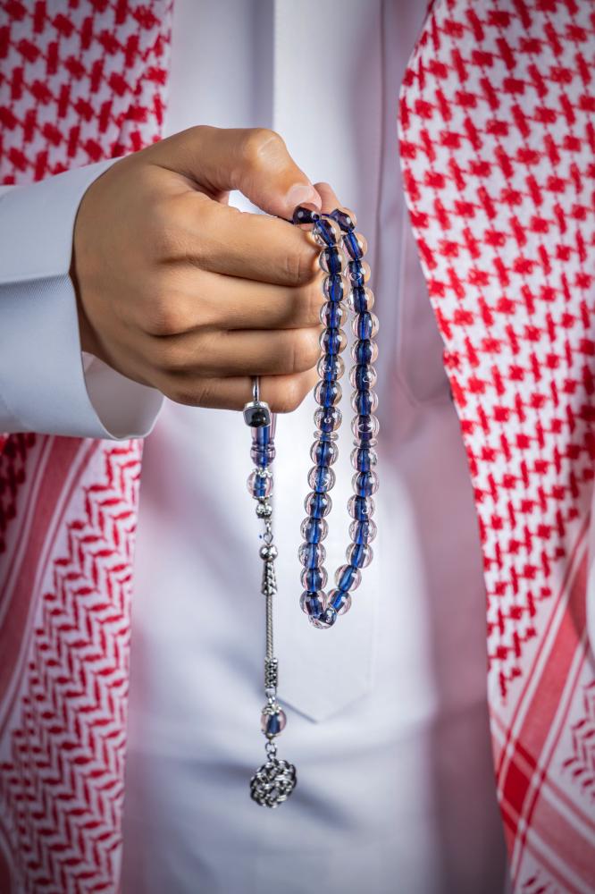 سبحة بكلايت شفاف خيط كحلي