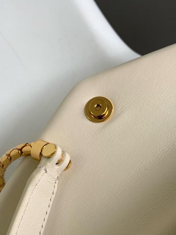 شنطة بولغاري Serpenti Forever مقاس 22.5cm