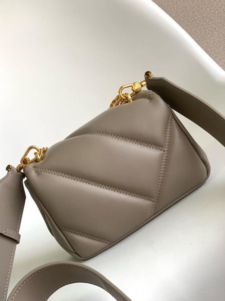 شنطة بولغاري Serpenti Cobochon مقاس 18cm