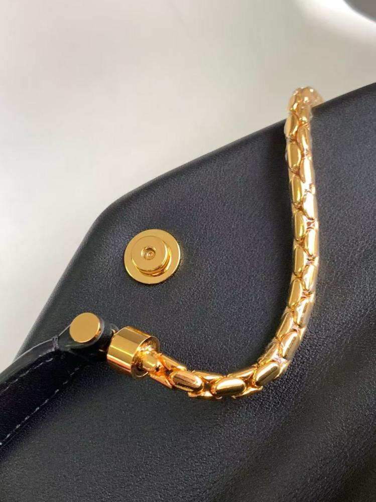 شنطة بولغاري Serpenti Forever مقاس 22.5cm