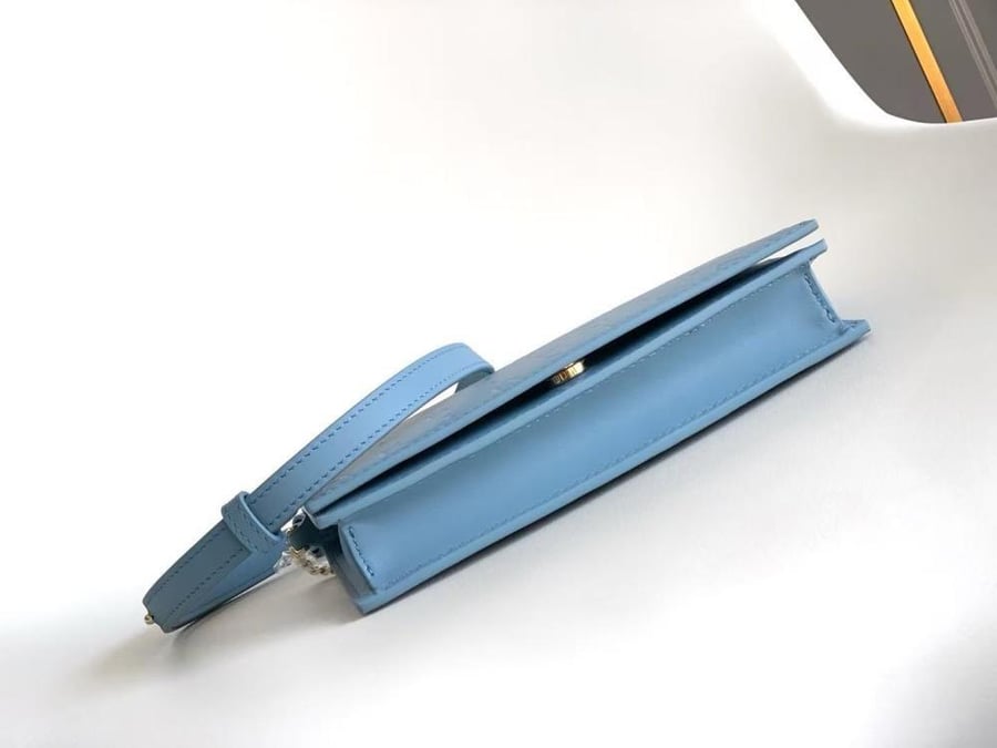 شنطة بولغاري Large Logo مقاس 19cm
