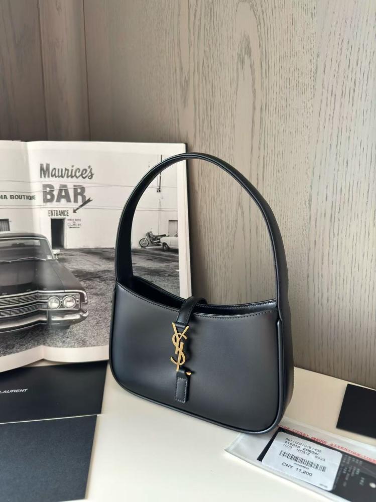 شنطة سان لوران Le 5a7 hobo mini مقاس 19cm