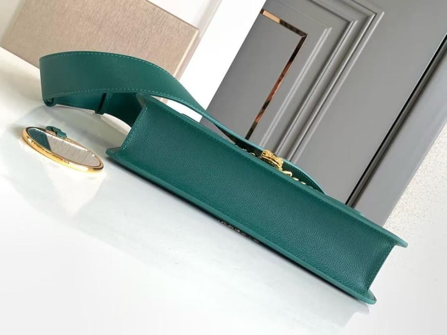 شنطة بولغاري SERPENTI EAST-WEST MAXI CHAIN مقاس 28cm