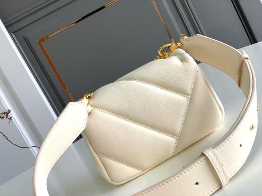 شنطة بولغاري Serpenti Cobochon مقاس 18cm