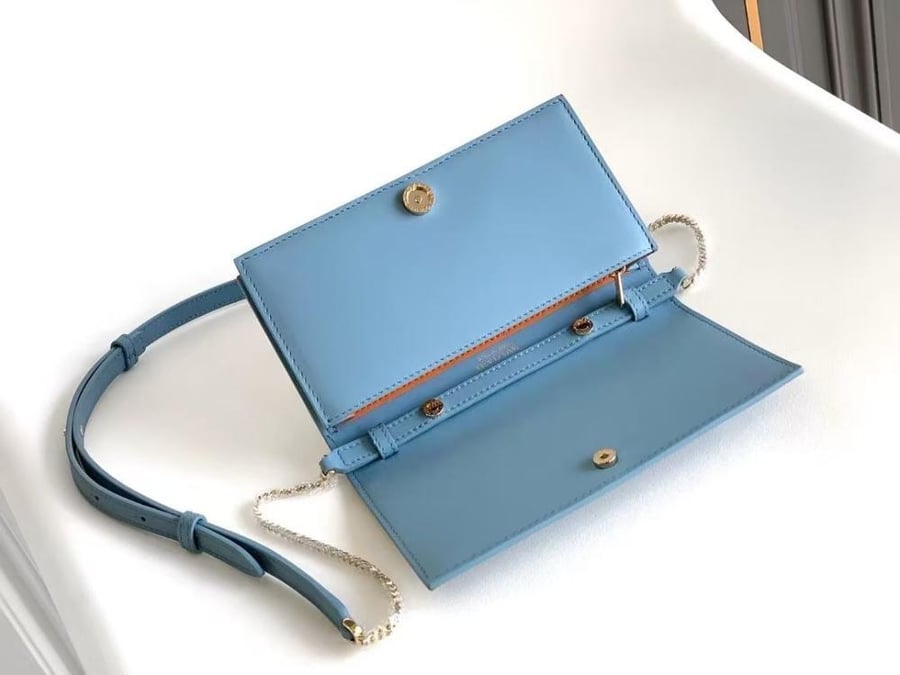 شنطة بولغاري Large Logo مقاس 19cm