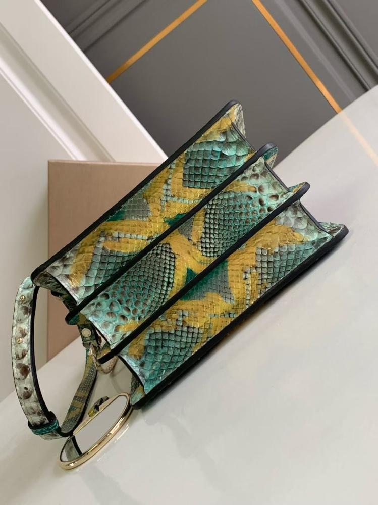 شنطة بولغاري Serpenti Forever مقاس 18cm