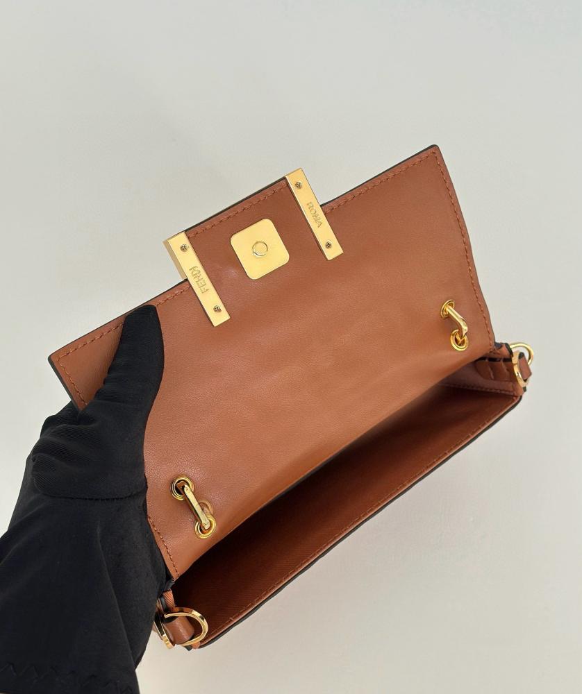 فندي فون باقيت 19 CM