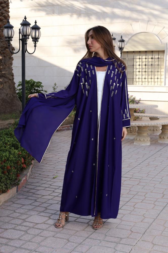 عباية كريب موف بتطريز قصب ذهبي