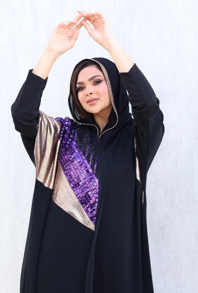 عباية كريب اسود مع لمعة موف او بنفسجي