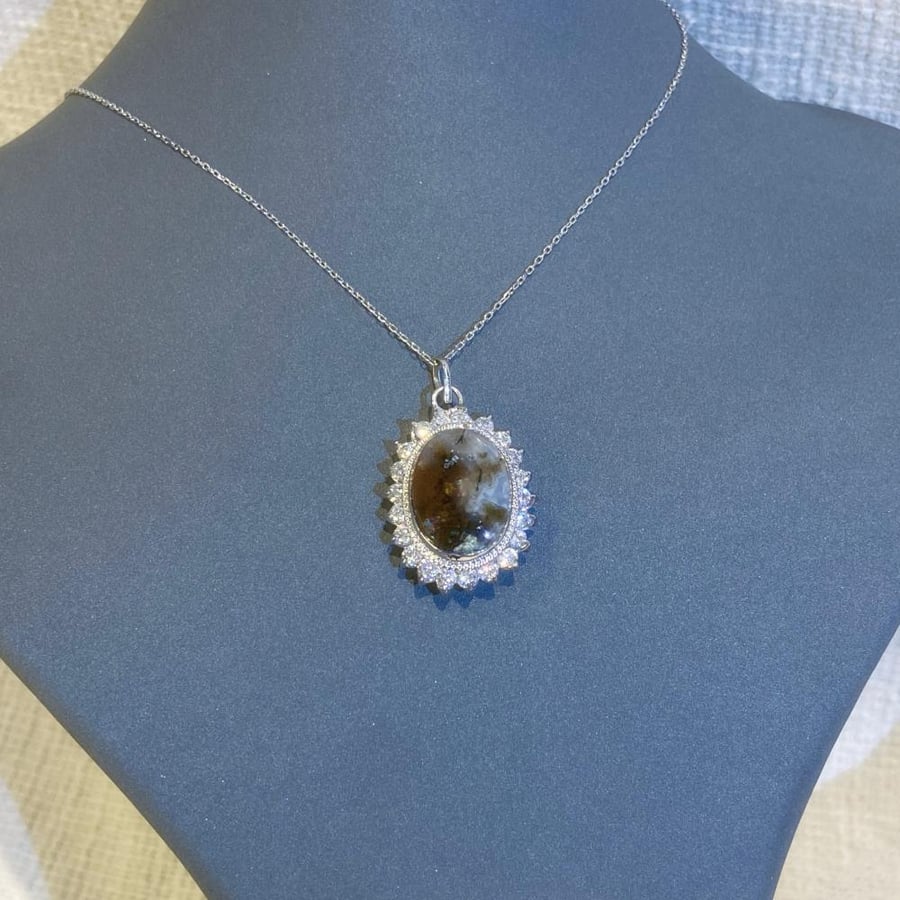 Yemeni agate necklace adorned with zircon – 925 silver plated with rhodium