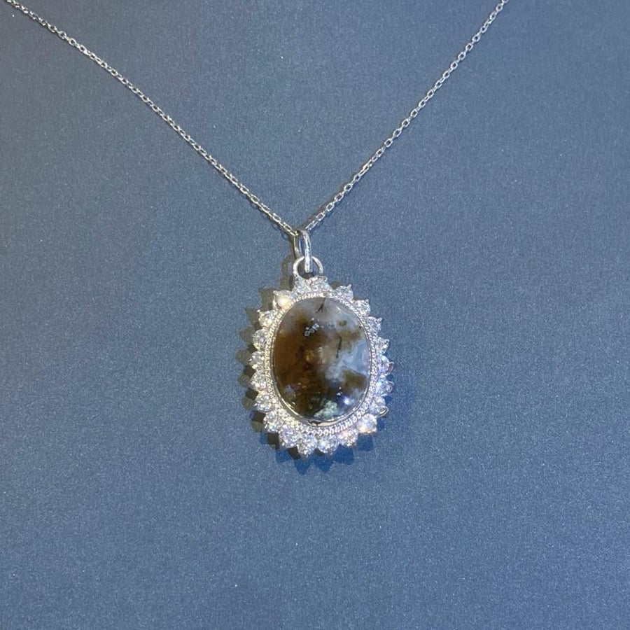 Yemeni agate necklace adorned with zircon – 925 silver plated with rhodium