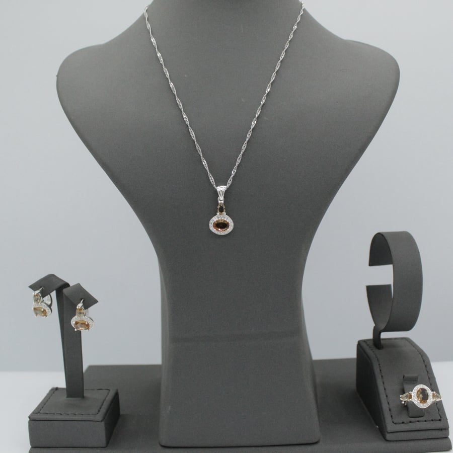 Women's set with moissanite stone