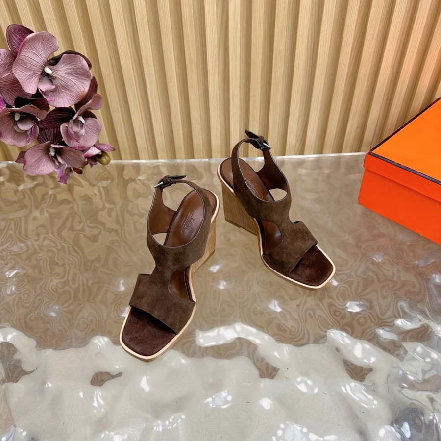 صندل Hermès بكعب روكي