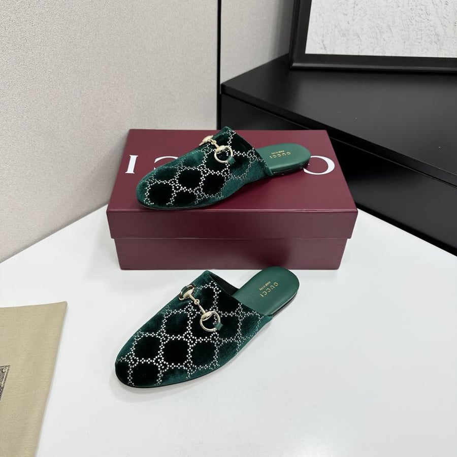 حذاء Gucci فاخر