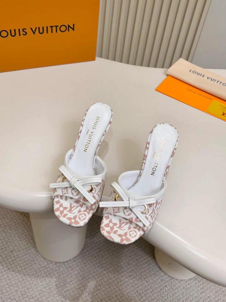 حذاء  Louis Vuitton فاخر