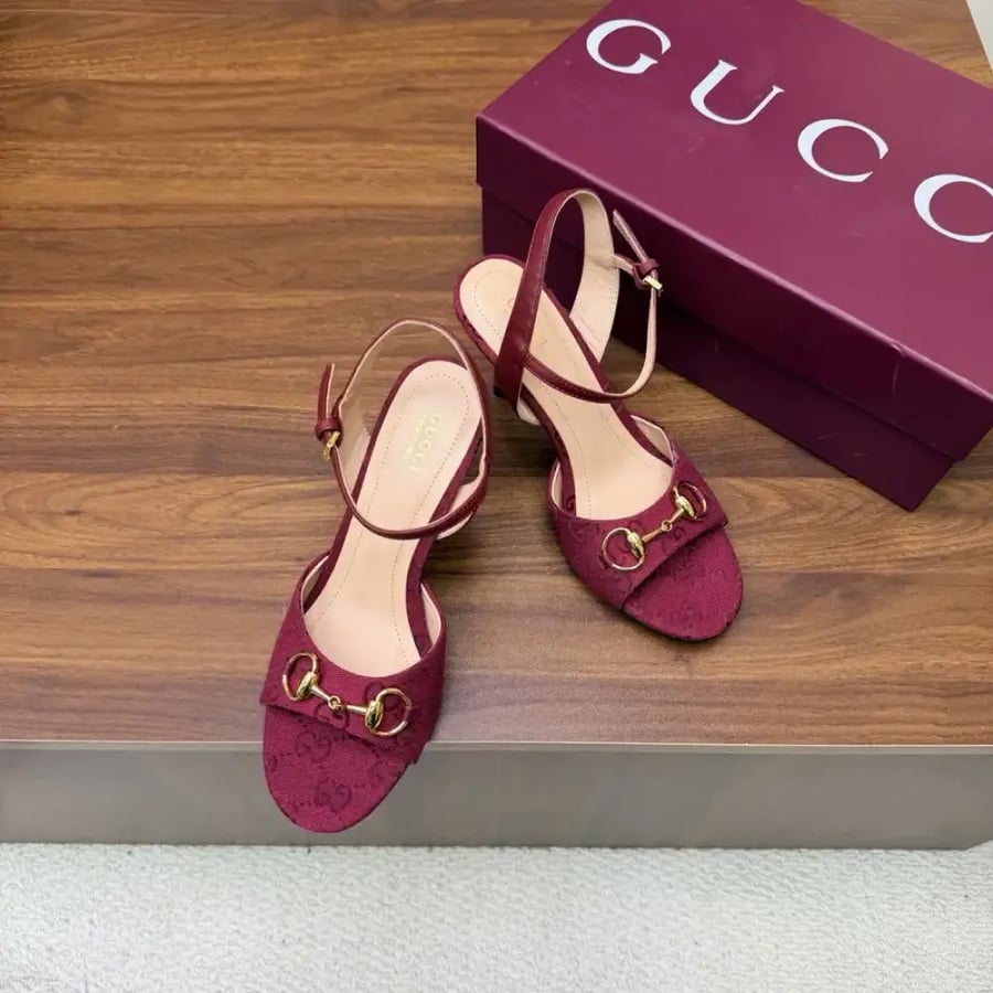 حذاء Gucci